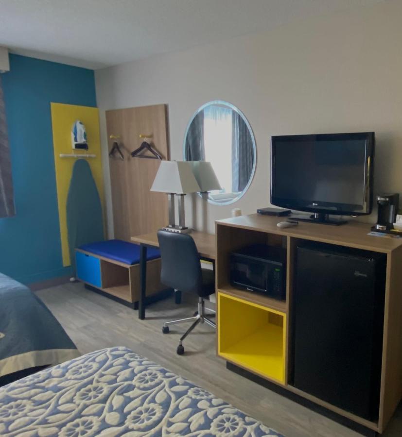 Days Inn By Wyndham Brunswick Bath Area Екстер'єр фото