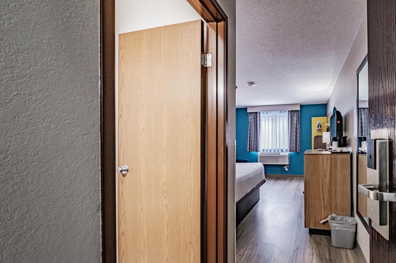 Days Inn By Wyndham Brunswick Bath Area Екстер'єр фото