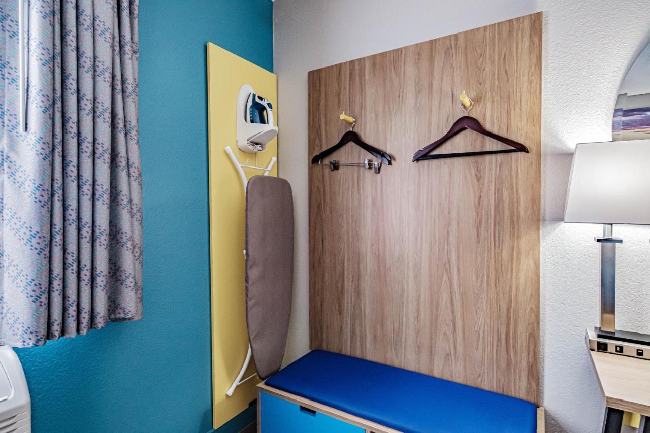 Days Inn By Wyndham Brunswick Bath Area Екстер'єр фото