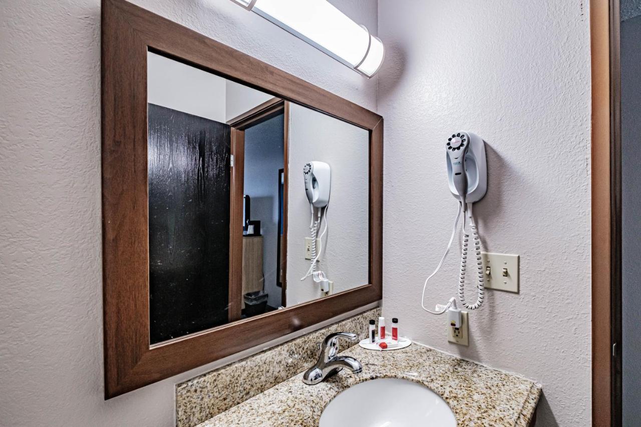Days Inn By Wyndham Brunswick Bath Area Екстер'єр фото