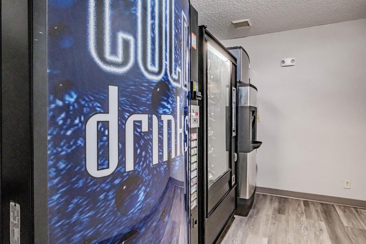 Days Inn By Wyndham Brunswick Bath Area Екстер'єр фото