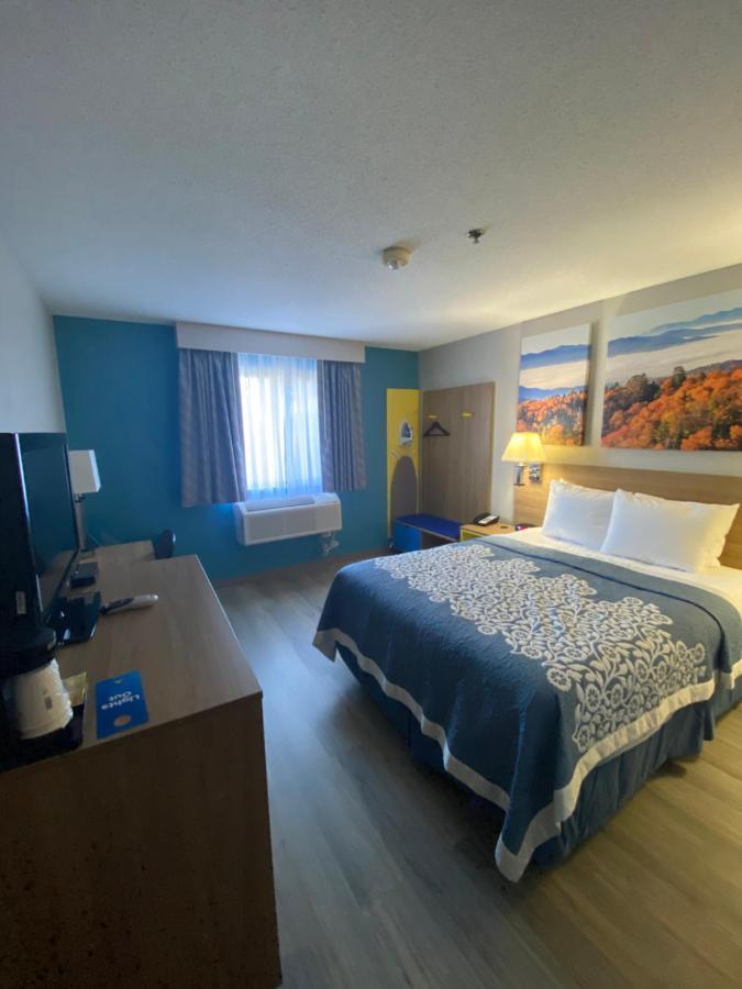 Days Inn By Wyndham Brunswick Bath Area Екстер'єр фото