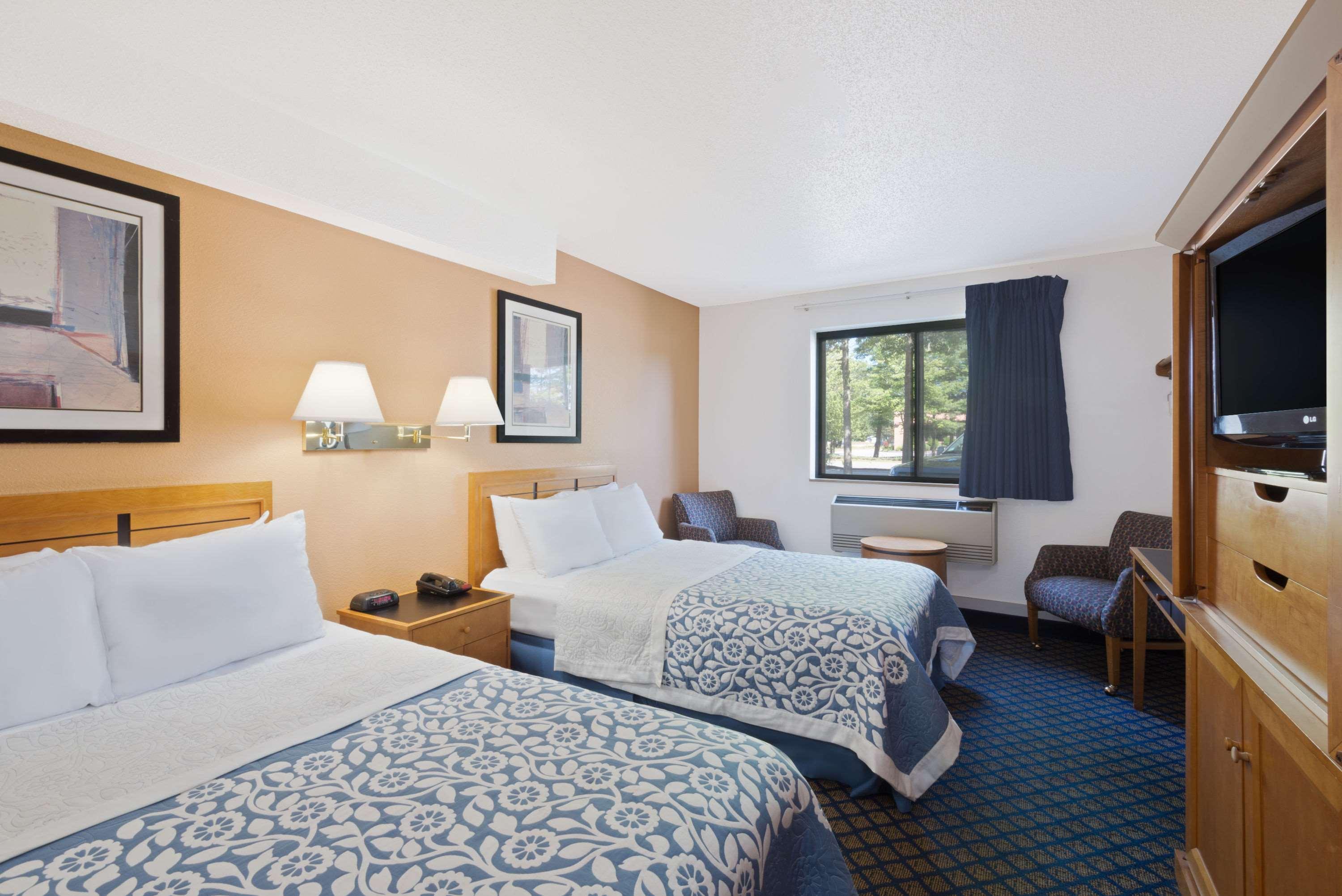 Days Inn By Wyndham Brunswick Bath Area Екстер'єр фото