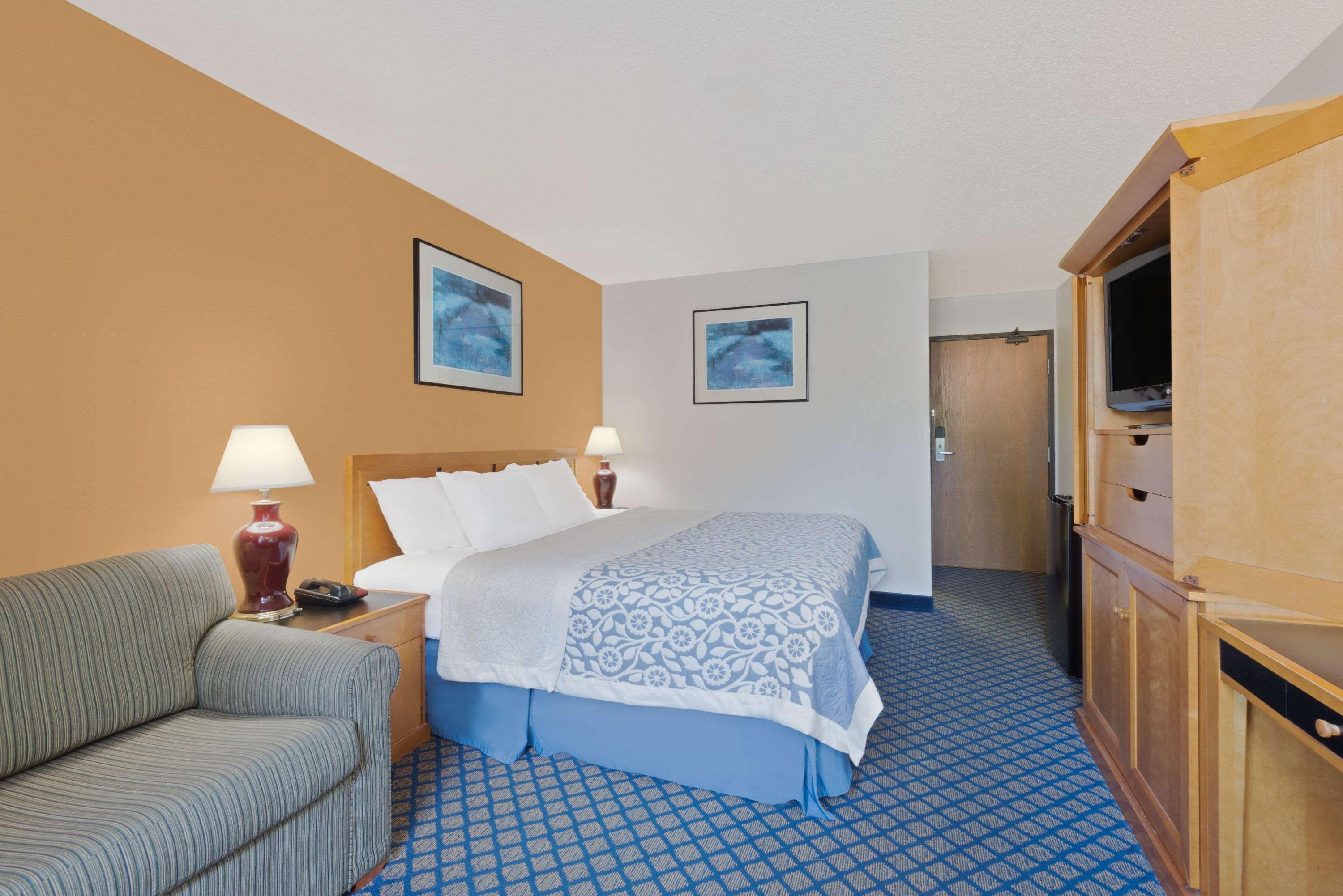 Days Inn By Wyndham Brunswick Bath Area Екстер'єр фото