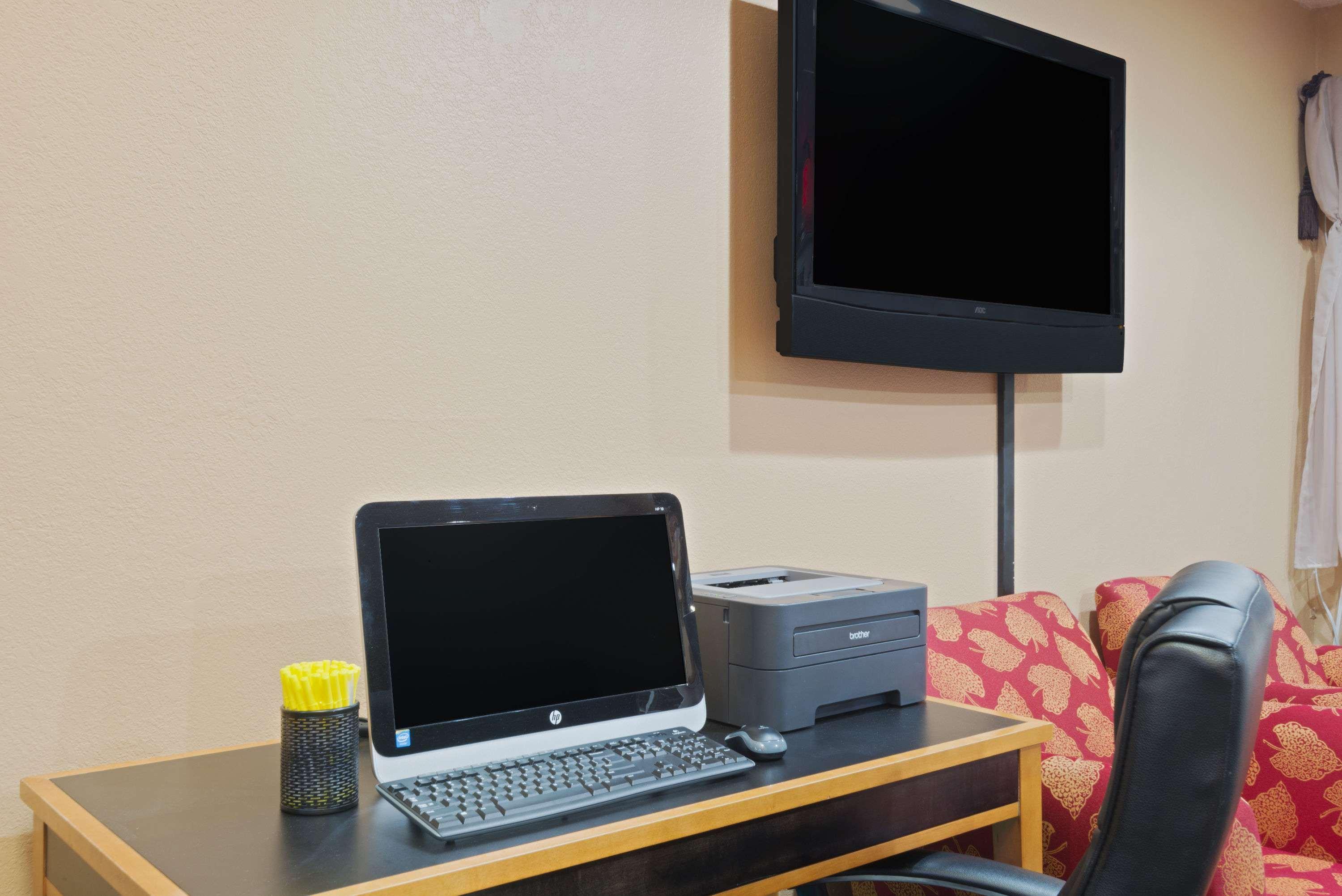 Days Inn By Wyndham Brunswick Bath Area Екстер'єр фото