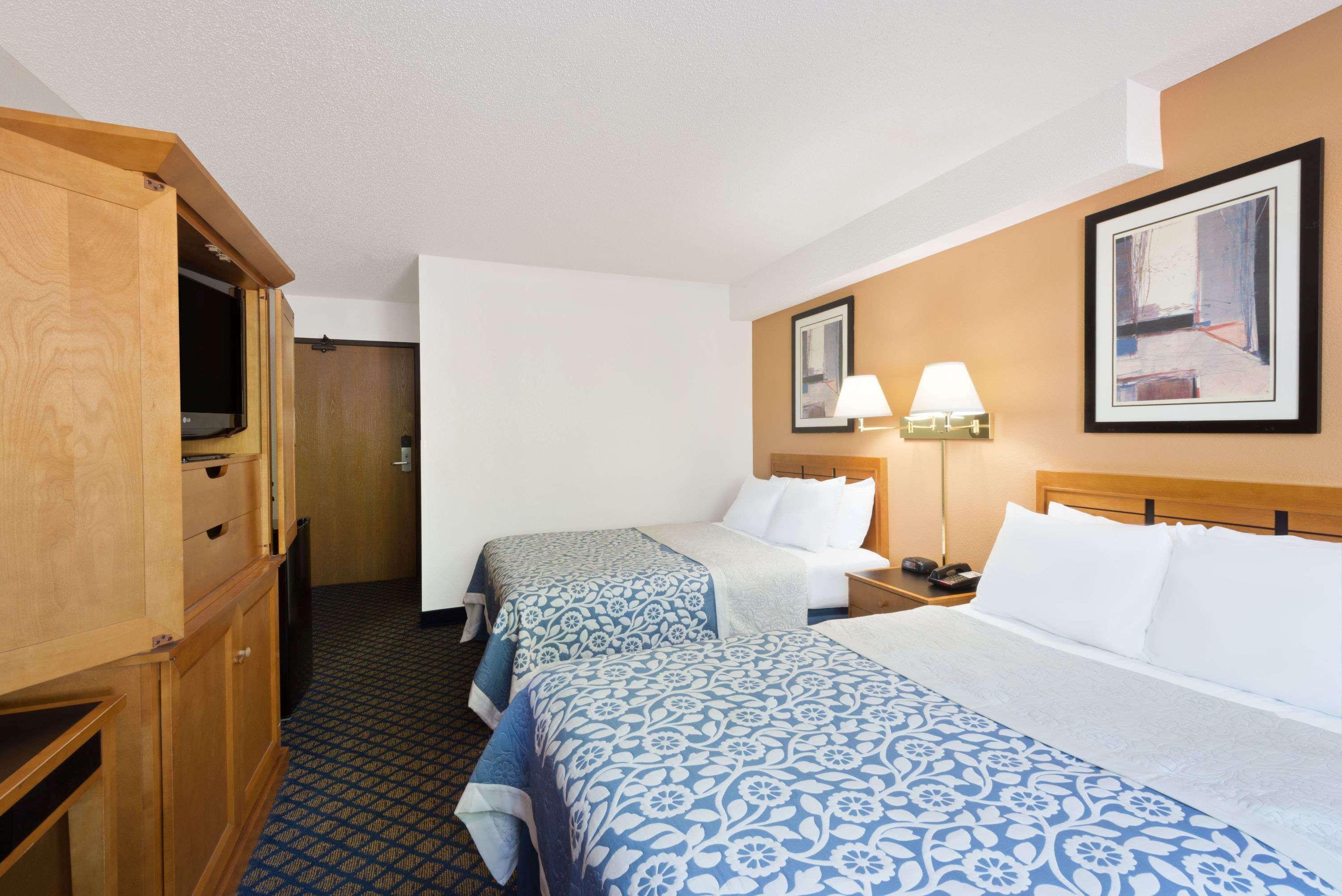 Days Inn By Wyndham Brunswick Bath Area Екстер'єр фото