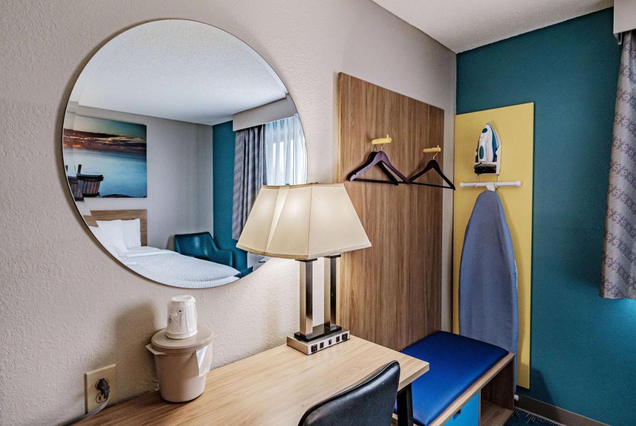 Days Inn By Wyndham Brunswick Bath Area Екстер'єр фото