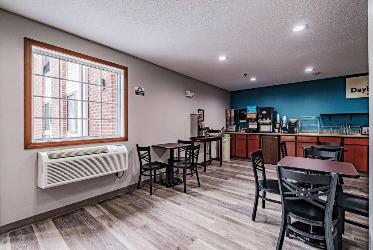 Days Inn By Wyndham Brunswick Bath Area Екстер'єр фото